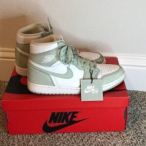 Seafoam green Jordan 1’s